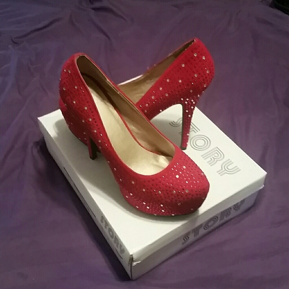 Studded red platform